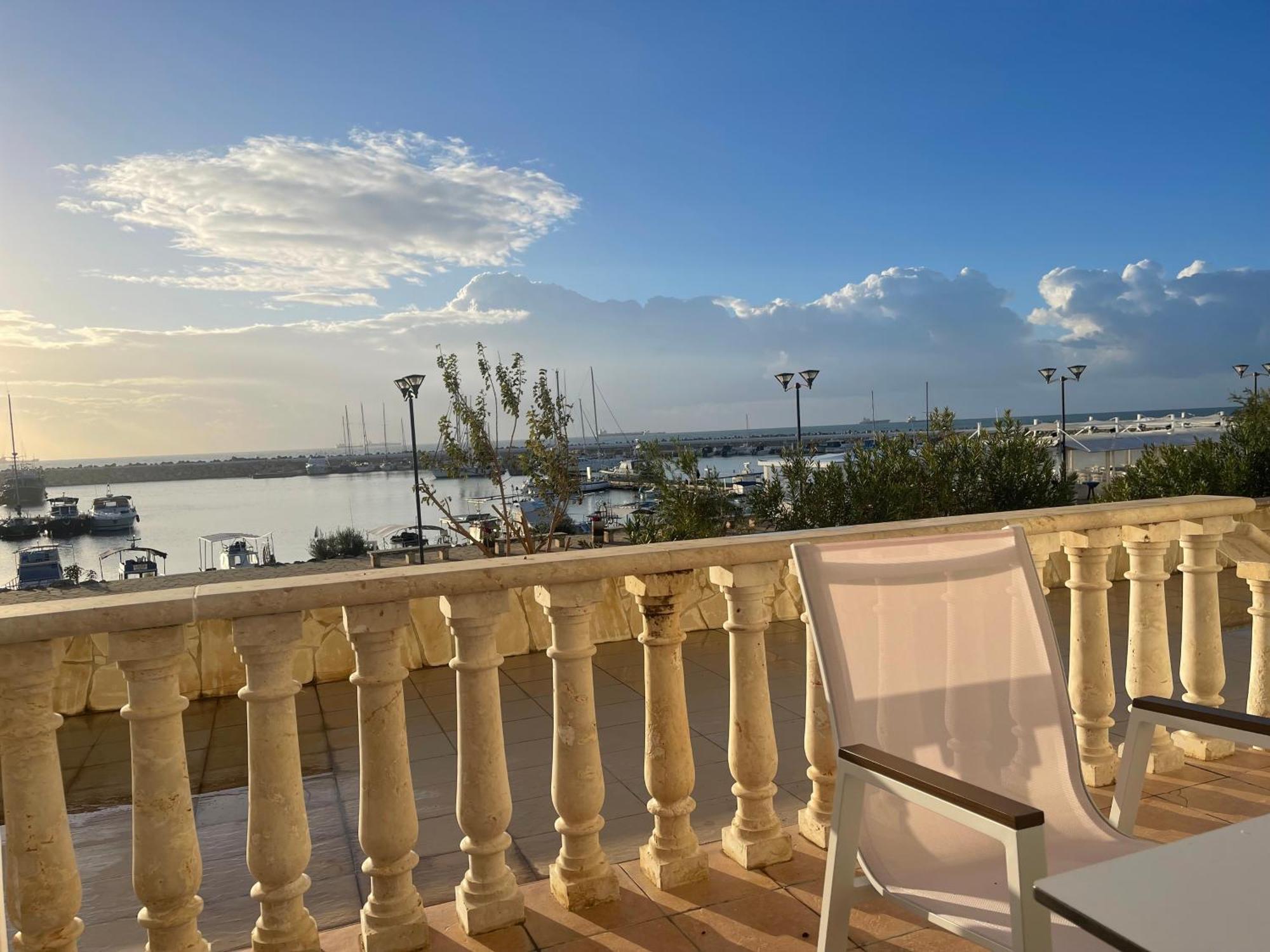 Glabur Stays! The One -1 - Elite Marina Front! Zygi Экстерьер фото